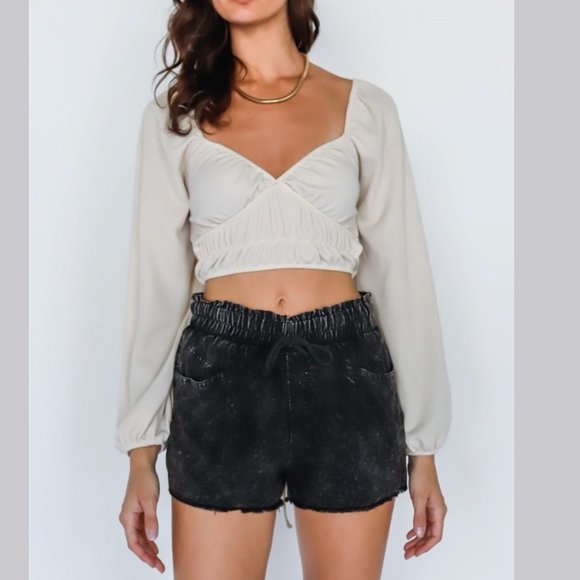 Taupe Waffle Knit V-Neck Black Lace Down Long Sleeve Crop Top - Picture 2 of 8